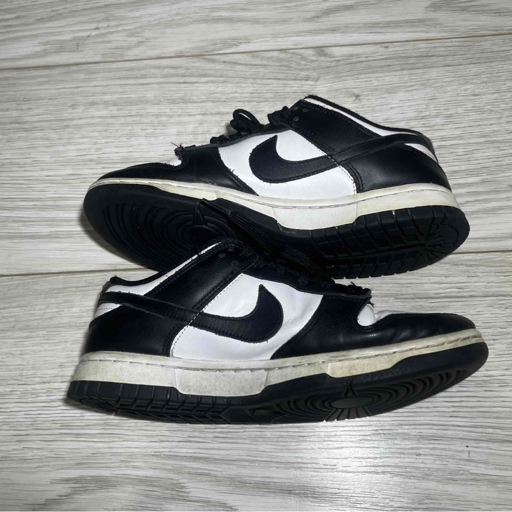 Nike Classic Black and White Low-Tops - Picture 2 of 6